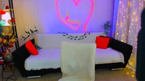 alluringeyess online show from 04.15.26