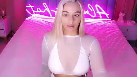 AlwaysHot online show from 11.28.25