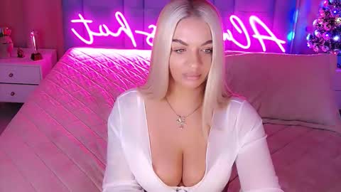 AlwaysHot online show from 12.23.25