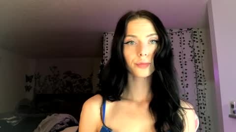 Ally Girl In Her Ally World online show from 01.28.25