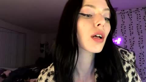 Ally Girl In Her Ally World online show from 01.28.25