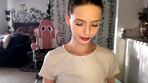 Ally Girl In Her Ally World online show from 02.22.25