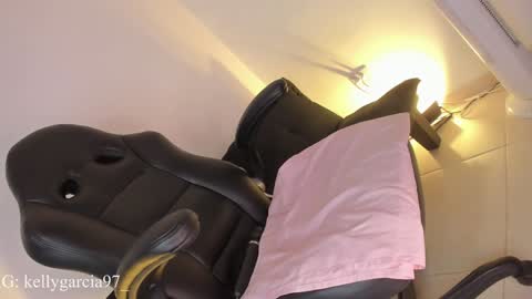 Snapshot of allysnow chatting on 01.08.25 Kelly online show from 01.08.25