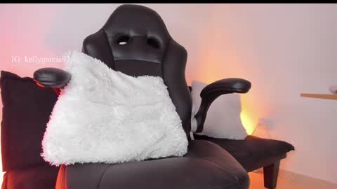 Snapshot of allysnow chatting on 01.16.25 Kelly online show from 01.16.25