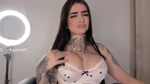 Snapshot of allysnow chatting on 03.04.25 Kelly online show from 03.04.25