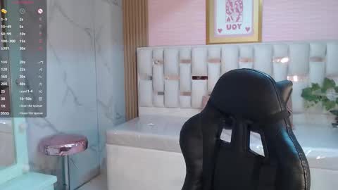 Snapshot of allyssa_bellini_s chatting on 10.22.25 Allysa online show from 10.22.25