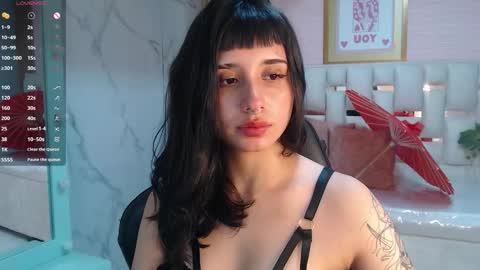 Snapshot of allyssa_bellini_s chatting on 10.29.25 Allysa online show from 10.29.25