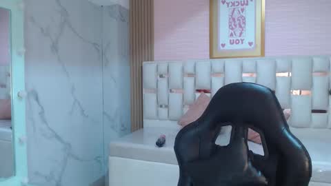 Snapshot of allyssa_bellini_s chatting on 11.10.25 Allysa online show from 11.10.25