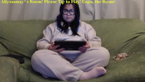 Allyssamay online show from 12.31.24