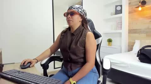 ALMA FENIX  online show from 10.08.25