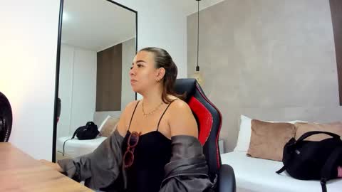 ALMA FENIX  online show from 10.22.25