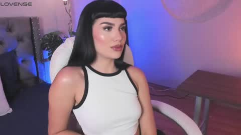 Mia online show from 04.17.26