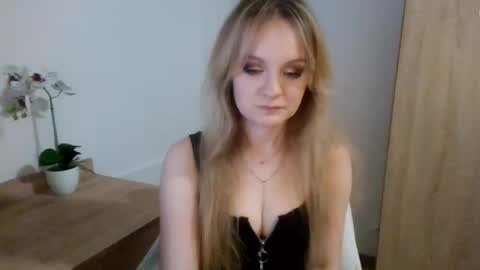 Snapshot of almanature chatting on 03.06.25 AlmaNature online show from 03.06.25
