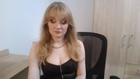 Snapshot of almanature chatting on 09.30.25 AlmaNature online show from 09.30.25