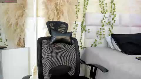 Snapshot of alondrasoomer chatting on 06.30.26 ALONDRA CUTE online show from 06.30.26