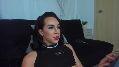 Snapshot of alonehazel chatting on 02.04.25 Hazel Bowie online show from 02.04.25