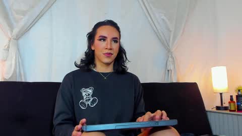 Snapshot of alonehazel chatting on 02.06.25 Hazel Bowie online show from 02.06.25