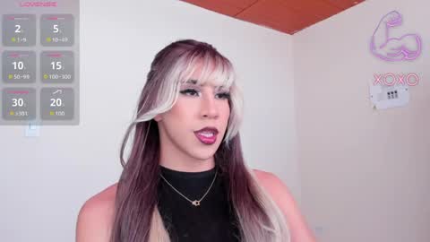 Snapshot of alonehazel chatting on 05.19.26 Hazel Bowie online show from 05.19.26