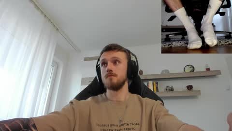 Snapshot of alphaboyfun chatting on 11.26.25 Andi online show from 11.26.25