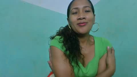 Snapshot of alyahtah chatting on 06.27.26 alyahtah online show from 06.27.26