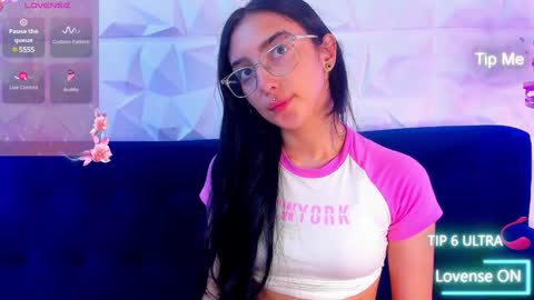 Snapshot of alys_molly chatting on 12.13.24 sopie online show from 12.13.24