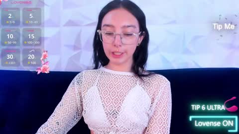 Snapshot of alys_molly chatting on 01.18.25 sopie online show from 01.18.25