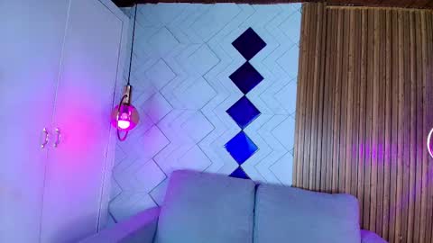 Snapshot of alys_molly chatting on 10.04.25 sopie online show from 10.04.25