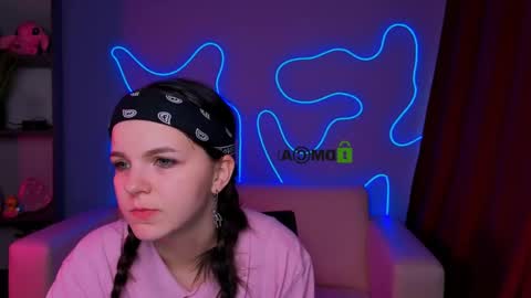 Snapshot of alyssamoan chatting on 11.21.25 alyssamoan online show from 11.21.25