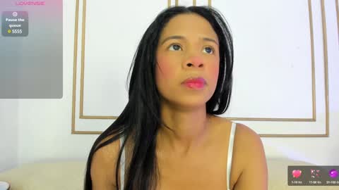 Snapshot of amaia_baez chatting on 01.10.25 AMAIA online show from 01.10.25