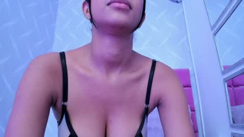 Snapshot of amaia_baez chatting on 01.26.25 AMAIA online show from 01.26.25