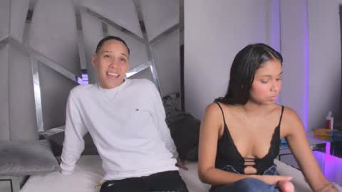 Amia y Sofia online show from 11.25.25