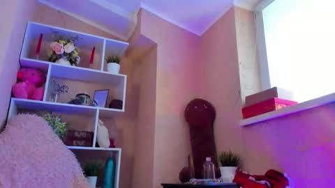 Snapshot of amalia_w chatting on 11.25.25 Amelie online show from 11.25.25