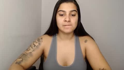 Snapshot of amanda5star chatting on 01.26.25 The queen of the biceps online show from 01.26.25