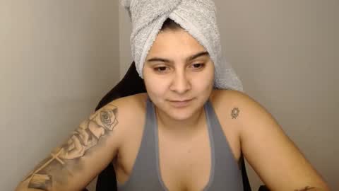 Snapshot of amanda5star chatting on 01.27.25 The queen of the biceps online show from 01.27.25