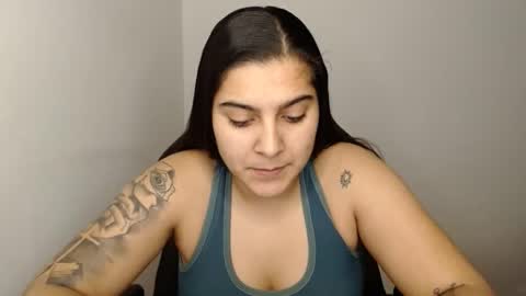 Snapshot of amanda5star chatting on 02.01.25 The queen of the biceps online show from 02.01.25