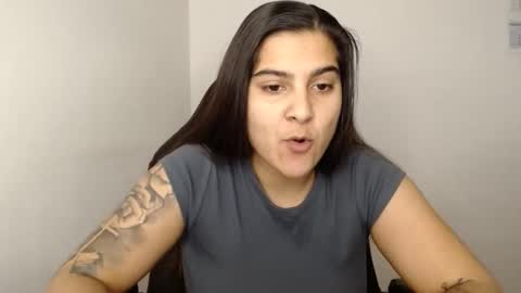 Snapshot of amanda5star chatting on 02.04.25 The queen of the biceps online show from 02.04.25