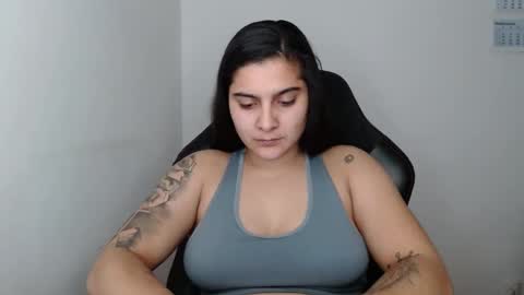 Snapshot of amanda5star chatting on 02.28.25 The queen of the biceps online show from 02.28.25