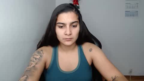 Snapshot of amanda5star chatting on 12.15.25 The queen of the biceps online show from 12.15.25