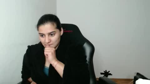 The queen of the biceps  online show from 04.14.26