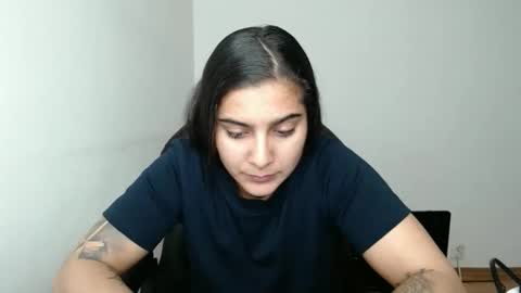 The queen of the biceps  online show from 04.17.26