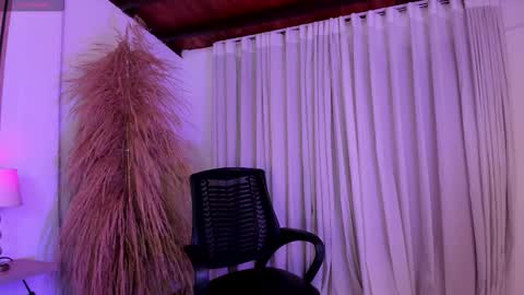 Snapshot of amanda_26 chatting on 10.29.25 Luisa online show from 10.29.25