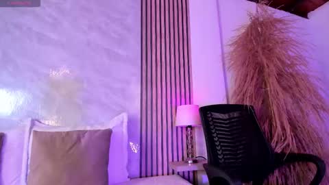 Snapshot of amanda_26 chatting on 10.31.25 Luisa online show from 10.31.25