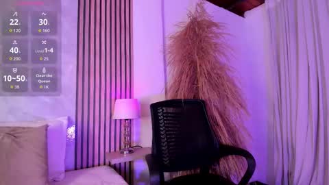 Snapshot of amanda_26 chatting on 11.06.25 Luisa online show from 11.06.25