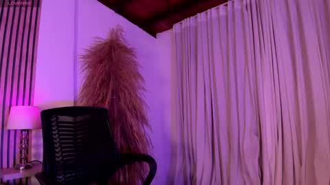 Snapshot of amanda_26 chatting on 11.10.25 Luisa online show from 11.10.25