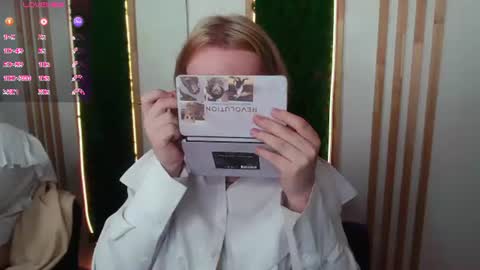 Snapshot of amanda_butlerr chatting on 06.27.26 Hi im Amanda online show from 06.27.26
