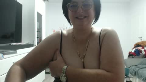 Snapshot of amandamuller1982 chatting on 11.30.25 Anda online show from 11.30.25