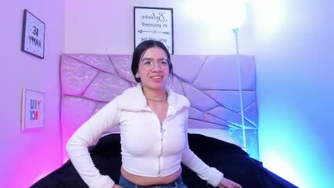 Snapshot of amara_velle chatting on 04.11.26 amara velle online show from 04.11.26