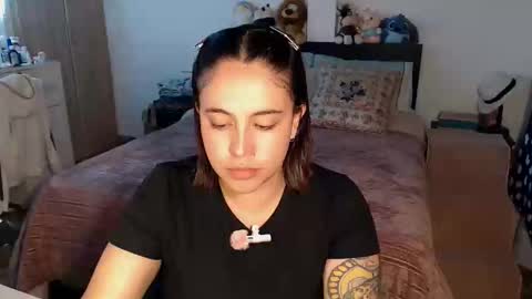 Snapshot of amarat_jolie chatting on 06.05.26 Mila online show from 06.05.26