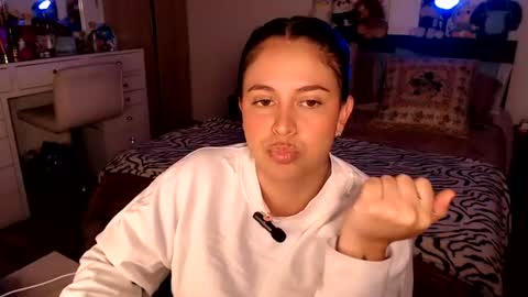 Snapshot of amarat_jolie chatting on 07.02.26 Mila online show from 07.02.26