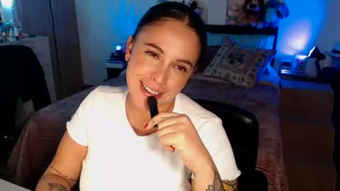 Snapshot of amarat_jolie chatting on 07.31.26 Mila online show from 07.31.26